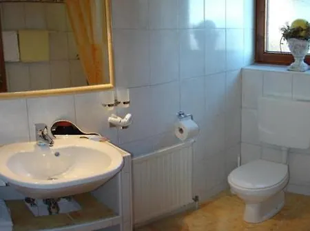 Konukevi Gastehaus Holzner *